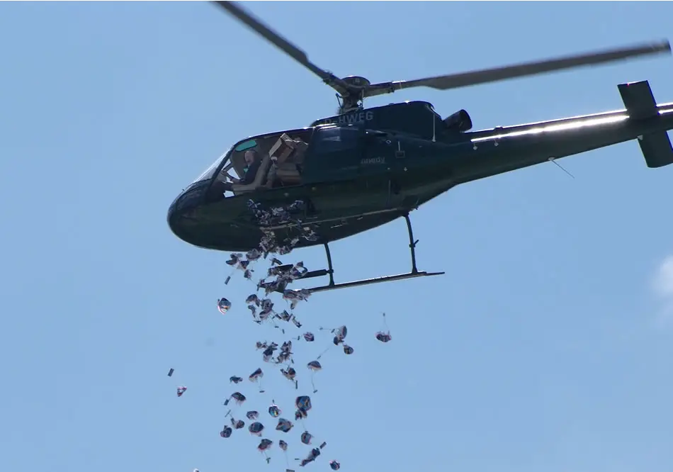 Military Photos Berlin Candy Bomber Returns