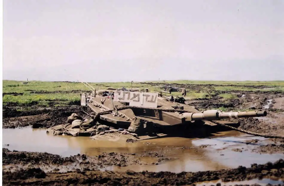 israeli_tank_in_mud.jpg