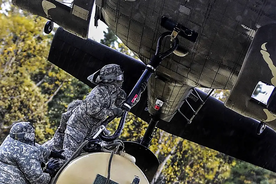 Military Photos Hooking Up